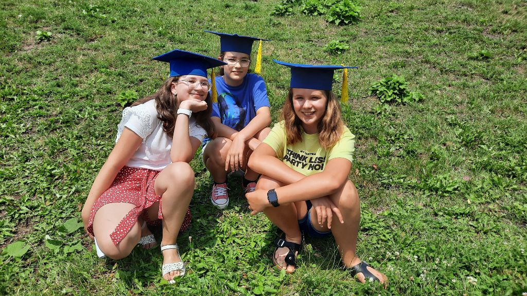 Poslední assembly a graduace páťáků 13