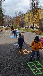 Zdobení vánočního stromku na úřadě (7)