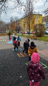 Zdobení vánočního stromku na úřadě (8)