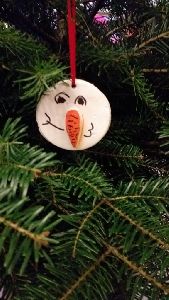 Zdobení vánočního stromku na úřadě (4)