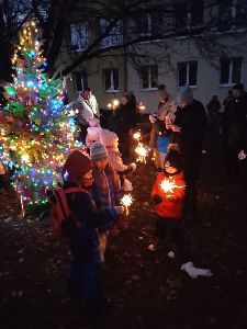 Koledy a rozsvícení vánočního stromečku (4)