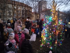 Koledy a rozsvícení vánočního stromečku (5)