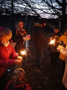 Koledy a rozsvícení vánočního stromečku (2)