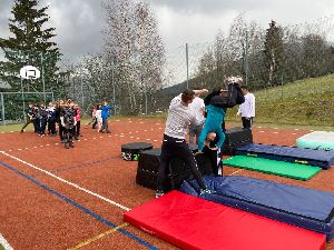 Den 5. 16.4.2023 - WC bába, Oslava narozenin, výroba masek, vycházka do přírody, kino (50)