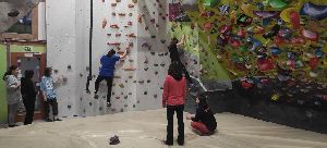 BOULDERING (49)