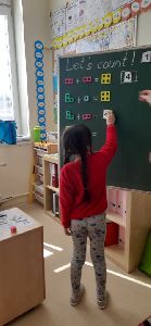 Děti z mateřské školy na návštěvě bilingvy 3.4.2024 (12)