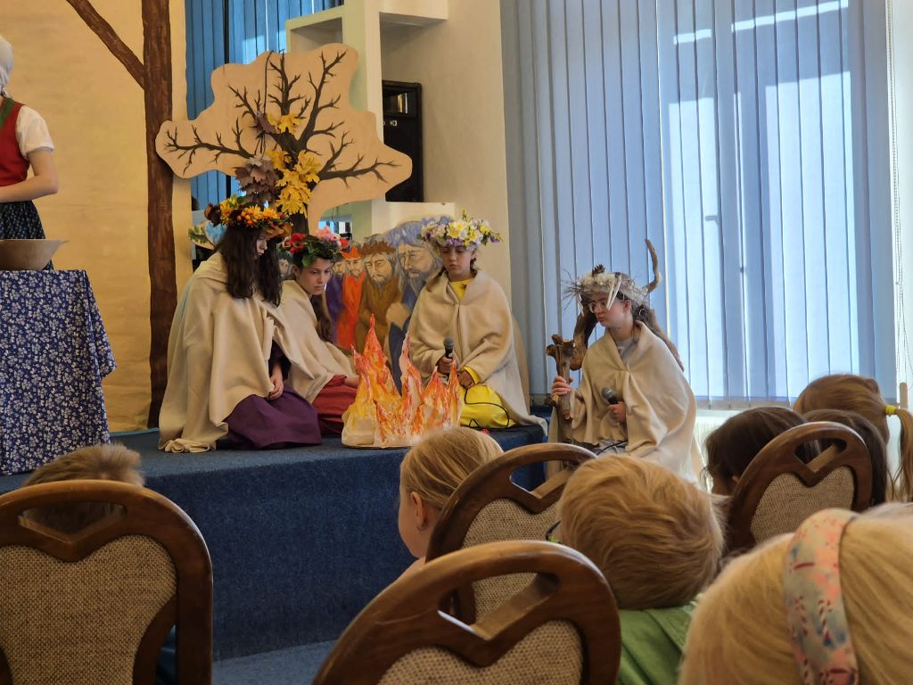 Divadelní pohádka O 12 měsíčkách (6)